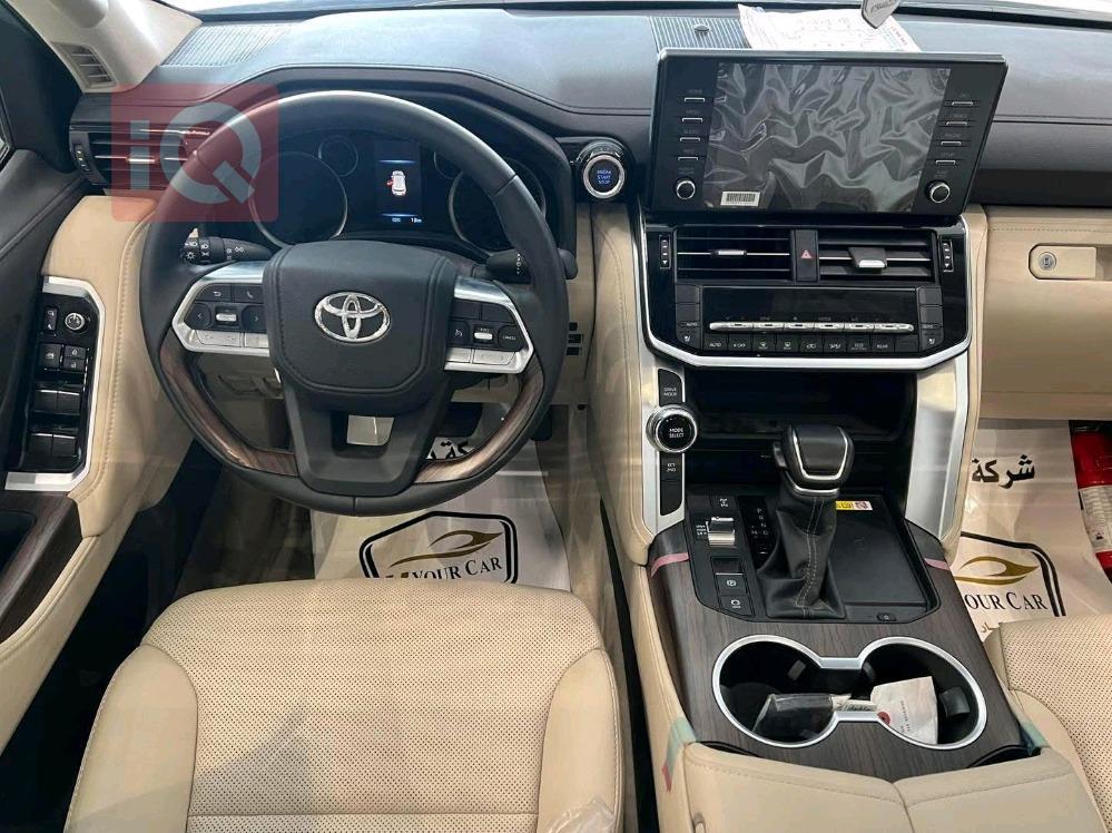 تۆیۆتا لاند کروزەر